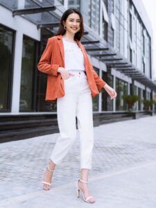 Outfit đi làm với áo blazer và quần tây