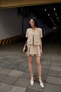 Phong cách cùng áo Blazer suông ngắn ve K
