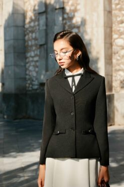 Khí chất cùng Áo blazer form ôm nơ đính