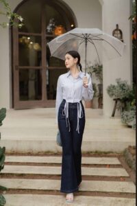 Địu đà cùng Áo sơmi croptop  chun gấu tay chờm Kẻ