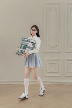 tinh nghịch với chân váy xếp ly gắn nơ