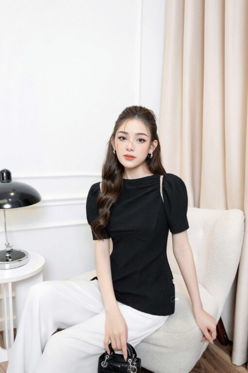 Áo thun nhún vai cổ lệch