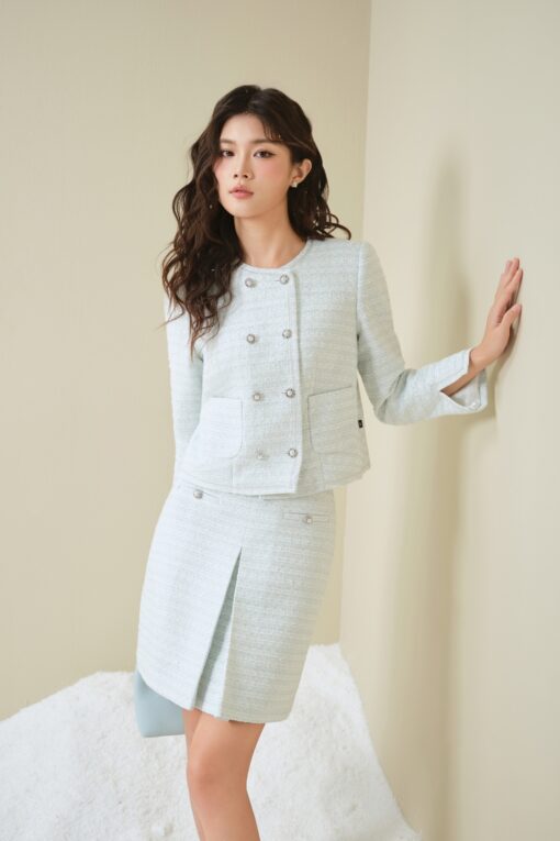 Thanh lịch với set kiểu 2 hàng cúc xanh