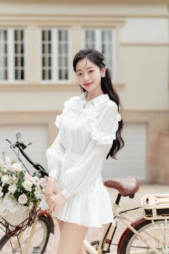 Áo sơ mi cuộn bèo cách điệu Trắng